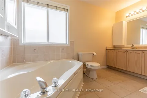 4 Hewitt Pl, Barrie, ON L4M 7B3