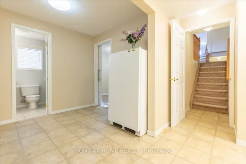 4 Hewitt Pl, Barrie, ON L4M 7B3