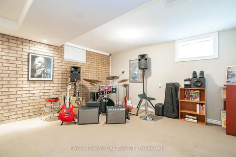 187 Sproule Dr, Barrie, ON L4N 0P8