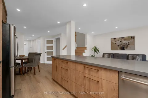 9 Caribou Crt, Barrie, ON L4N 8N3