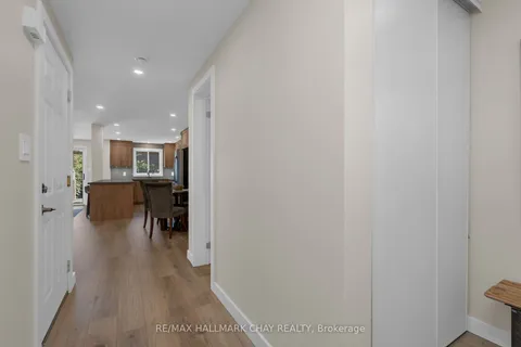 9 Caribou Crt, Barrie, ON L4N 8N3