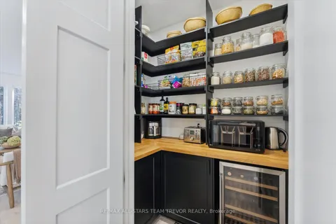 805 Horseshoe Valley Rd, Oro-Medonte, ON L0K 1E0