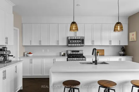 3 Moreau Way, Springwater, ON L9X 0S5