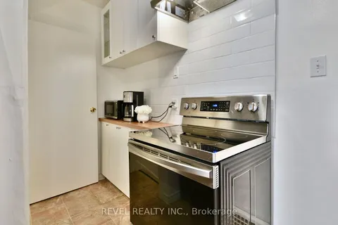 34 Penetang St, Barrie, ON L4M 1V9