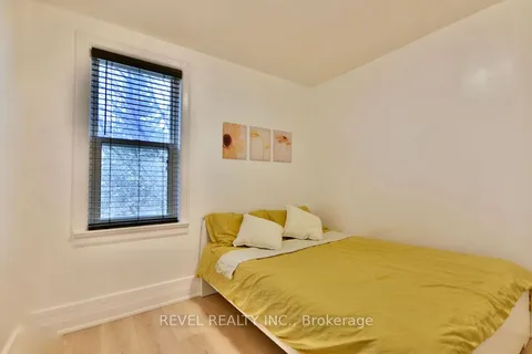 34 Penetang St, Barrie, ON L4M 1V9