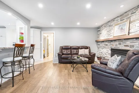 27 Garrett Cres, Barrie, ON L4M 5K7