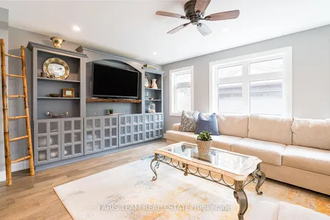 27 Garrett Cres, Barrie, ON L4M 5K7