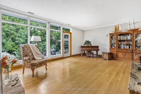 4 Brookdale Dr, Barrie, ON L4N 1N5