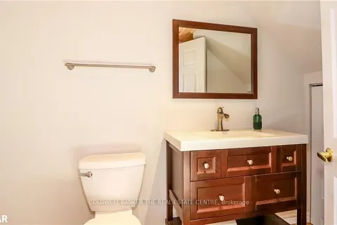 156 Columbia Road, Barrie, ON L4N 8E3