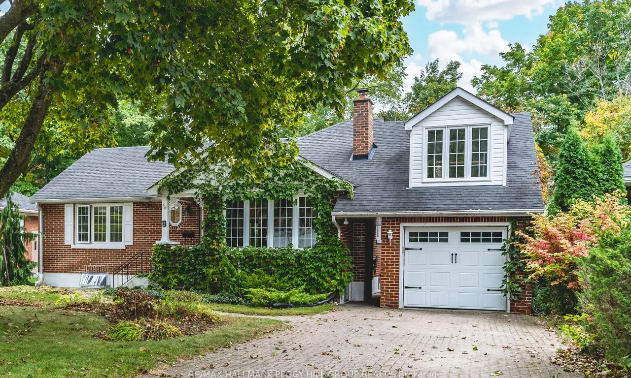 9 Orchard Dr, Barrie, ON L4M 1N5