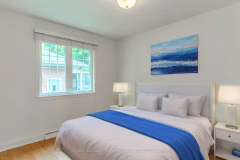 9 Orchard Dr, Barrie, ON L4M 1N5
