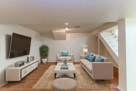 9 Orchard Dr, Barrie, ON L4M 1N5