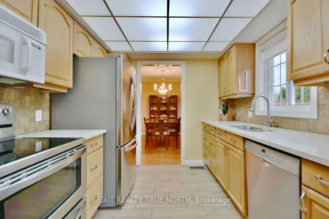 23 Debra Cres, Barrie, ON L4N 3T2