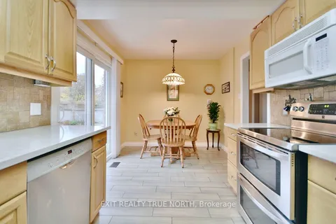 23 Debra Cres, Barrie, ON L4N 3T2
