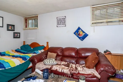 172 Sydenham Wells, Barrie, ON L4M 6T3