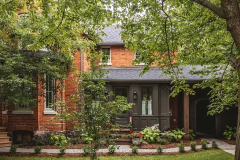 42 BURTON Ave, Barrie, ON L4N 2R6