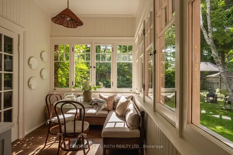 42 BURTON Ave, Barrie, ON L4N 2R6