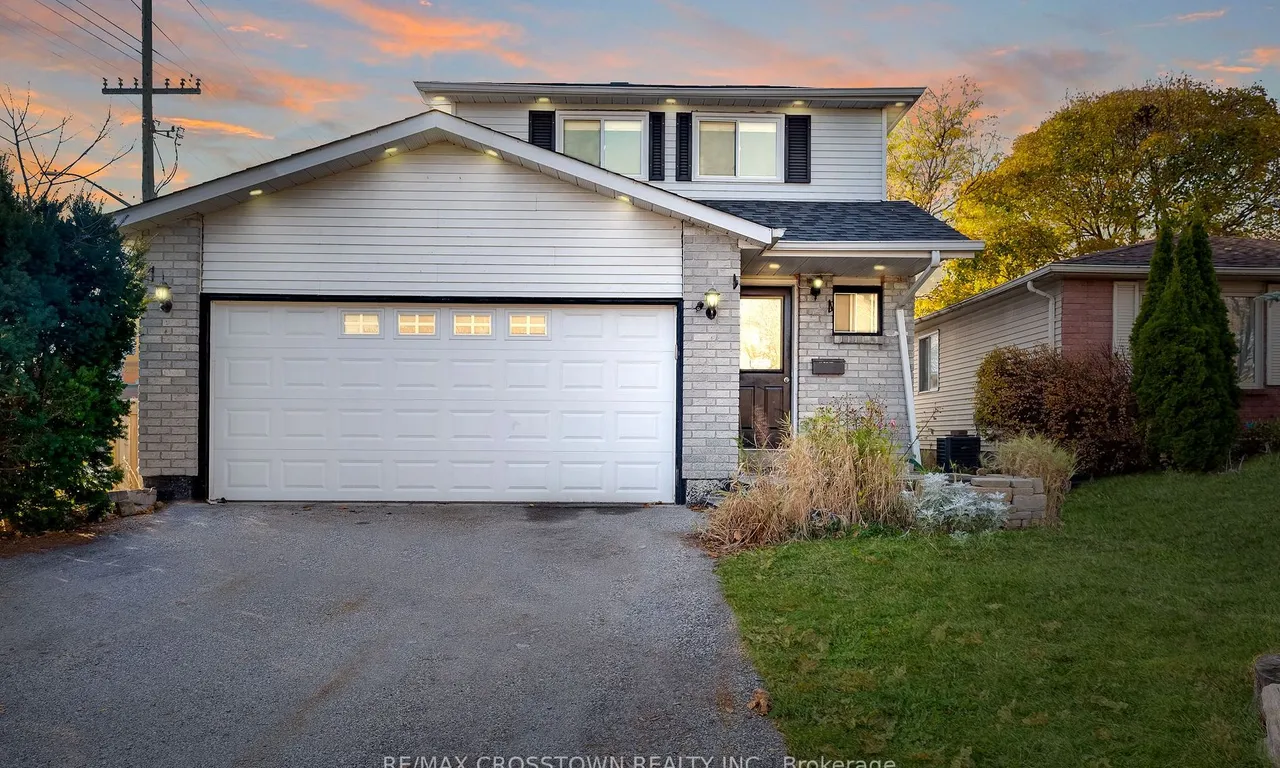 2 Fletcher Dr, Barrie, ON L4M 5S1