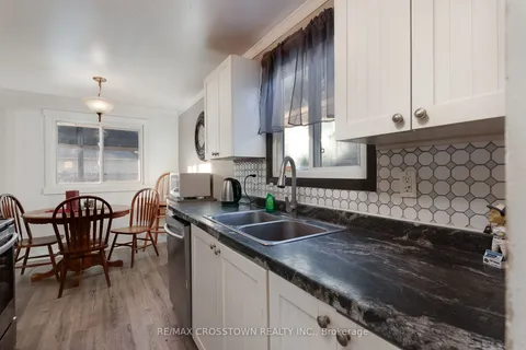 2 Fletcher Dr, Barrie, ON L4M 5S1