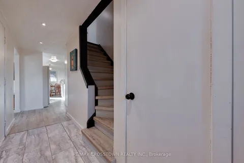 2 Fletcher Dr, Barrie, ON L4M 5S1