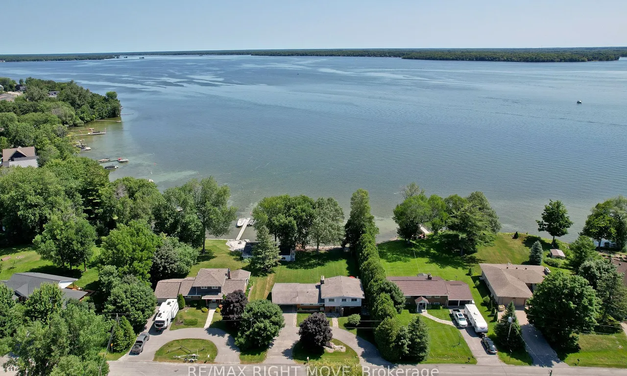 2215 Thomson Cres, Severn, ON L3V 0V7