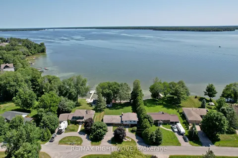 2215 Thomson Cres, Severn, ON L3V 0V7