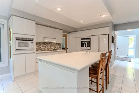 48 Lawrence Ave, Springwater, ON L9X 0C6