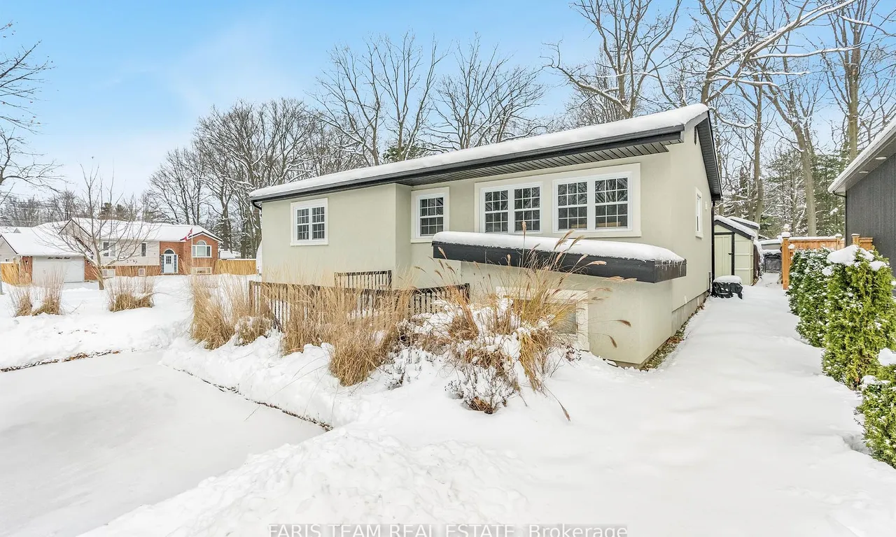 33 Frank St, Wasaga Beach, ON L9Z 1P9