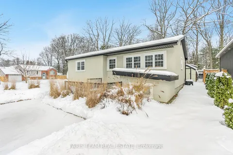 33 Frank St, Wasaga Beach, ON L9Z 1P9