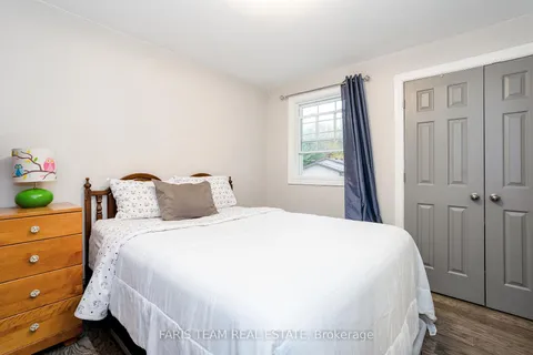 33 Frank St, Wasaga Beach, ON L9Z 1P9