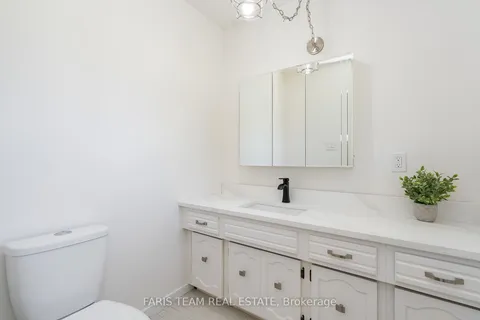 431 Innisfil St, Barrie, ON L4N 3H1