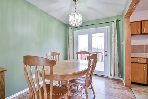 14 Preston St, Oro-Medonte, ON L0K 2G0