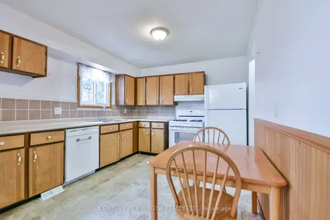 14 Preston St, Oro-Medonte, ON L0K 2G0