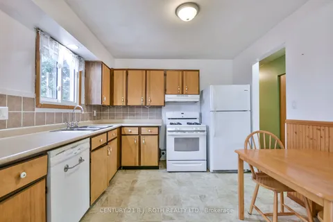 14 Preston St, Oro-Medonte, ON L0K 2G0