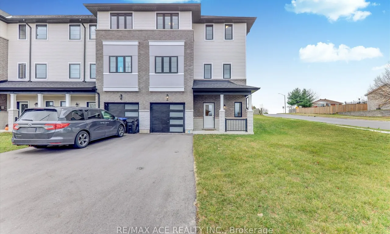 2 Lahey Cres, Penetanguishene, ON L9M 0W1