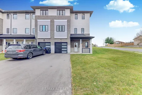 2 Lahey Cres, Penetanguishene, ON L9M 0W1