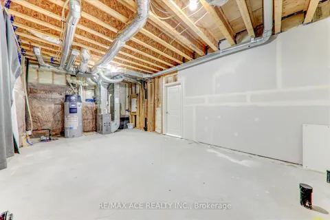 2 Lahey Cres, Penetanguishene, ON L9M 0W1