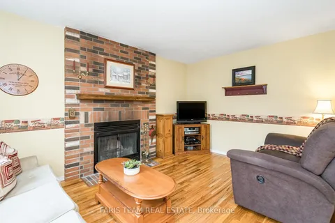 186 Hanmer St, Barrie, ON L4N 7J9