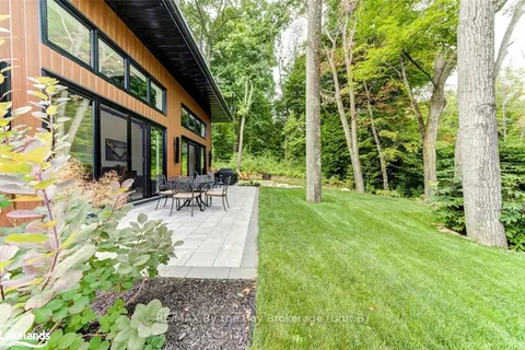 1584 CHAMPLAIN Road, ON L9M 0C1