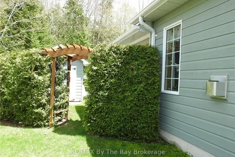 63 MADAWASKA Trail, Wasaga Beach, ON L9Z 1X7