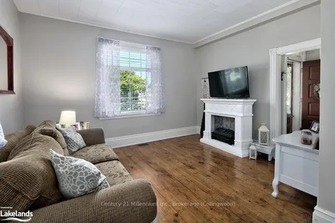 523 HURONTARIO Street, Collingwood, ON L9Y 2N2