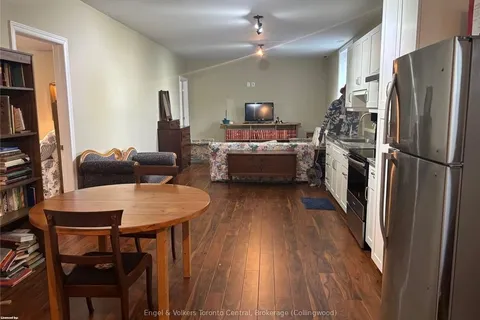 38 RODNEY Street, ON L9Y 1C1