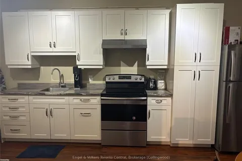 38 RODNEY Street, ON L9Y 1C1