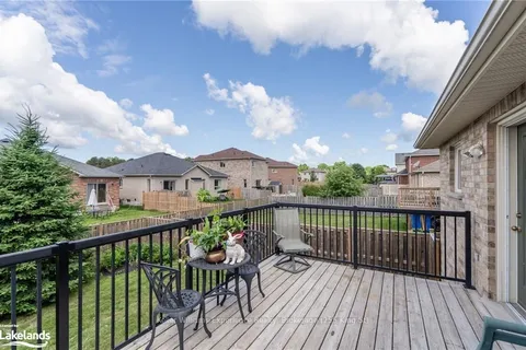 16 ST AMANT Rd, Penetanguishene, ON L9M 0A1