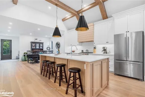 53 NIAGARA St, Collingwood, ON L9Y 3X1