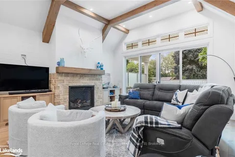 53 NIAGARA St, Collingwood, ON L9Y 3X1