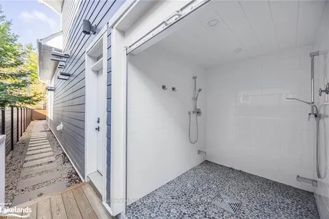 395 EASTDALE Drive, ON L9Z 2P4