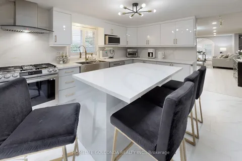 133 Hanmer St, Barrie, ON L4N 7T3