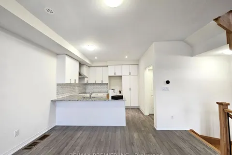 142 Turnberry Lane, Barrie, ON L9J 0M3