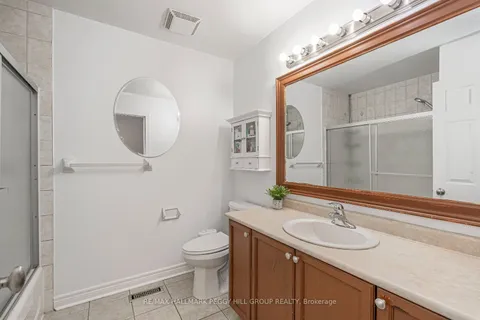 18 Bentley Cres, Barrie, ON L4N 0Z1